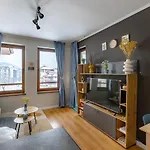דירה Modern 1 Bedroom By The Gondola