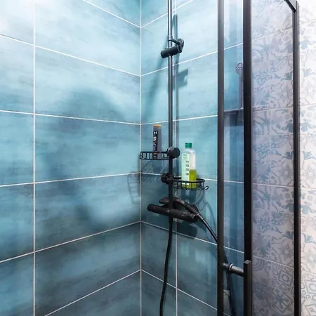 Modern 1 Bedroom By The Gondola דירה