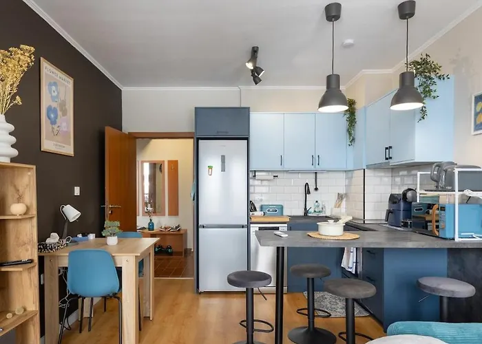 Modern 1 Bedroom By The Gondola Apartment *