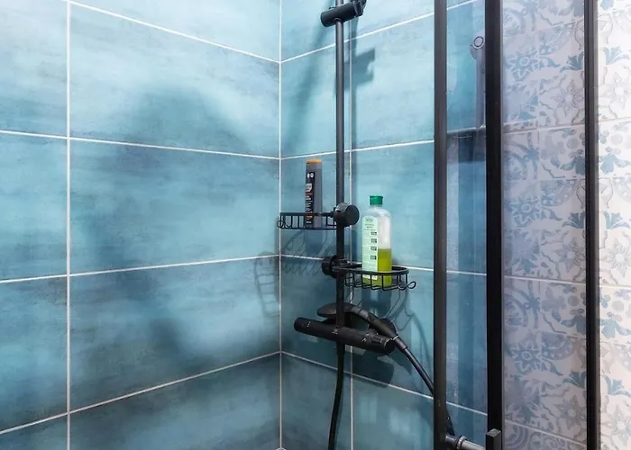 Modern 1 Bedroom By The Gondola Apartment