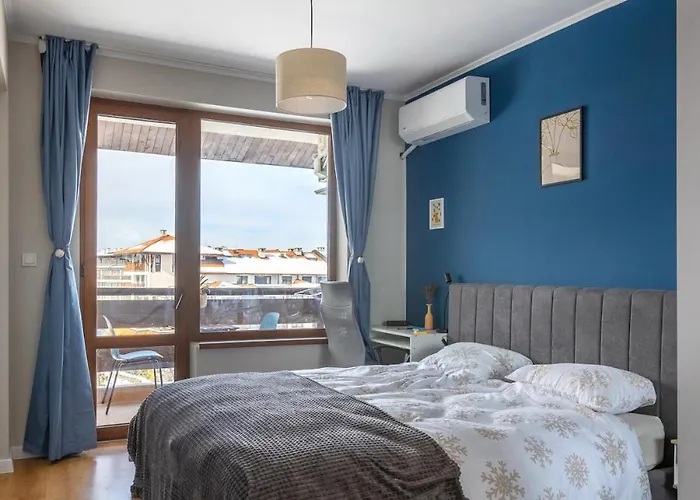 Modern 1 Bedroom By The Gondola Apartment *