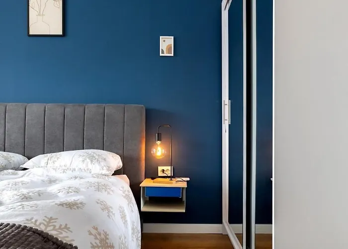 Modern 1 Bedroom By The Gondola